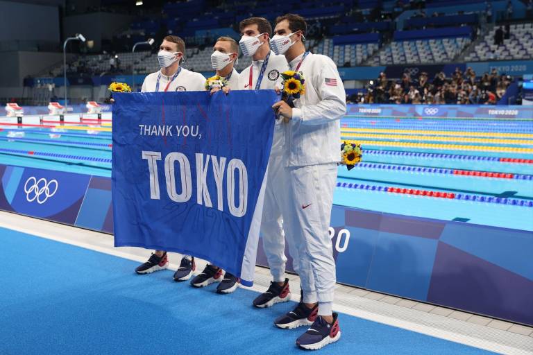 Estados Unidos gana oro en 4x100 para despedirse de Tokio 2020