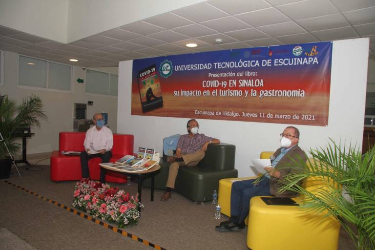 Presentan Arturo Santamaría Gómez y Jaime Félix Pico el libro Covid-19 en Sinaloa, su impacto en el Turismo y la Gastronomía