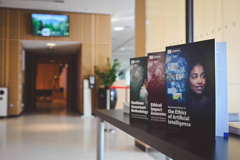 Ocho grandes tecnológicas llegan a un acuerdo con la UNESCO por una IA más ética