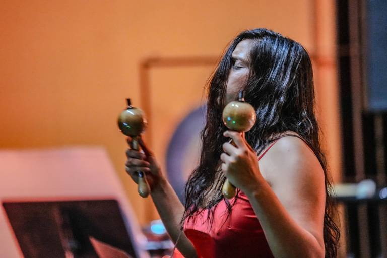 Karla Veytia, de la guitarra en la Iglesia al teatro instrumental contemporáneo