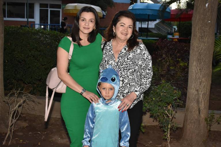 Con música y baile, alumnos del Instituto Senda reciben a la Primavera