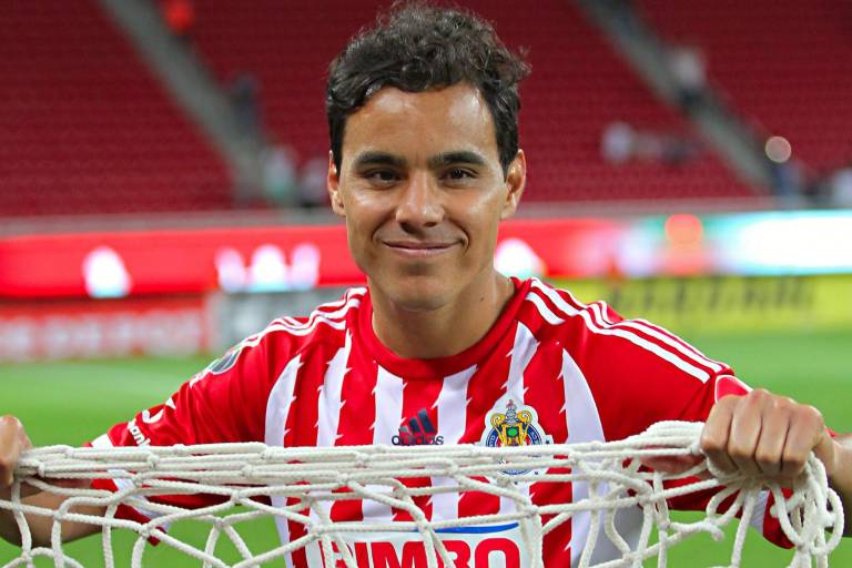 Sinaloense Omar Bravo, entre los mejores romperredes de Chivas ante Cruz Azul
