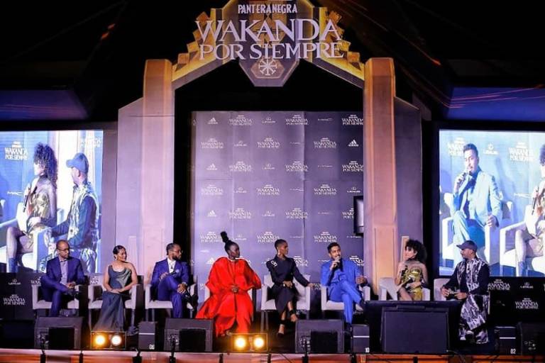 Celebran Lupita Nyong’o y Tenoch Huerta, estreno de ‘Wakanda Forever’, en México