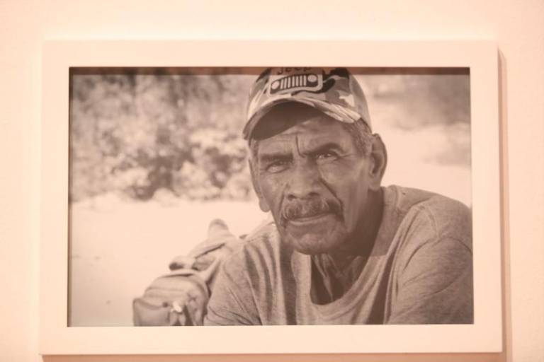 Presenta Mario Medina su obra fotográfica y el poemario ‘Silencio gregario’