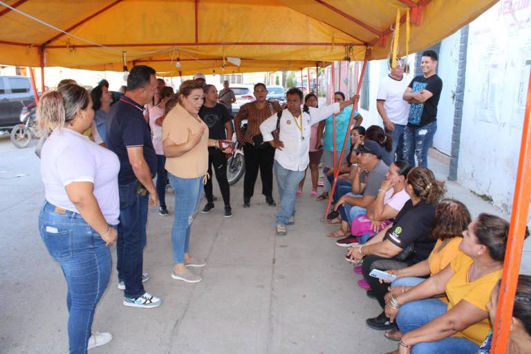 Espera Claudia Valdez afuera del 24 Consejo Distrital por constancia a la Alcaldía de Rosario