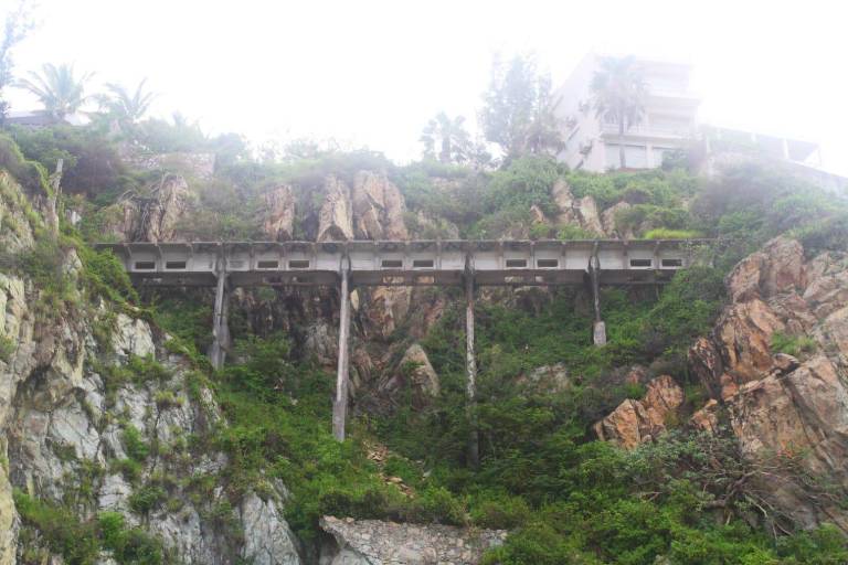 Un puente corona la cima del Cerro de la Nevería, en Mazatlán, pero, ¿a dónde lleva?