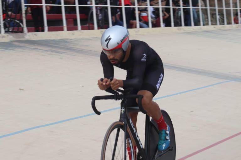 Los hermanos Enciso y Diana Álvarez dominan el velódromo de Culiacán