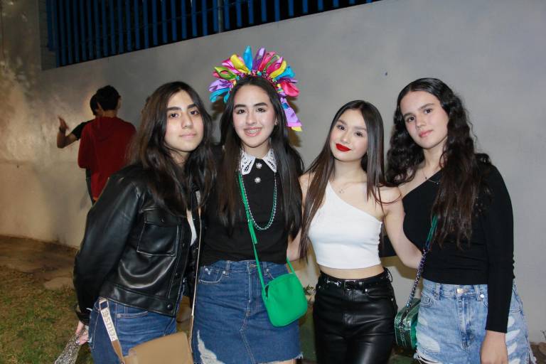 Disfruta la Escuela Activa Integral una divertida noche mexicana