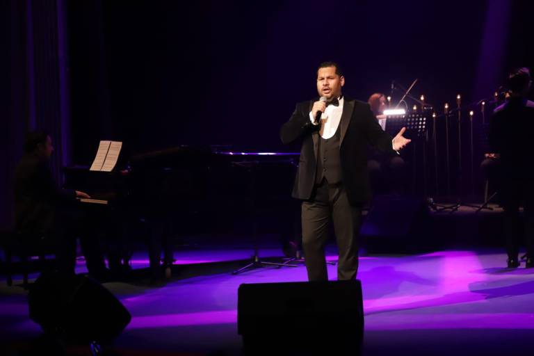 Revive Carlos Osuna la grandeza de la música mexicana