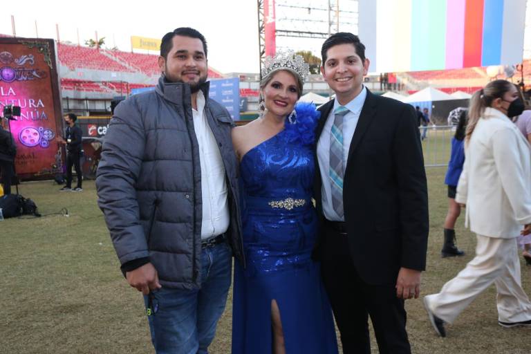 Scarleth I, Reina Infantil del Carnaval de Mazatlán 2022, recibe su corona