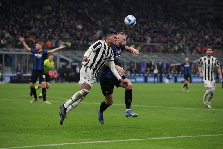 Dybala rescata a la Juventus ante el Inter