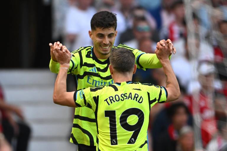 Arsenal gana al Manchester United y definirá el título en la última jornada