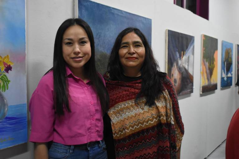 Admiran sinaloenses el Color de Colombia en muestra pictórica