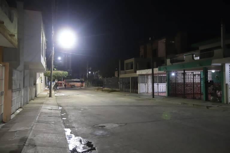 Instala Gobierno de Mazatlán 114 luminarias en las colonias Campo Bello, Brisas del Mar y San Ángel
