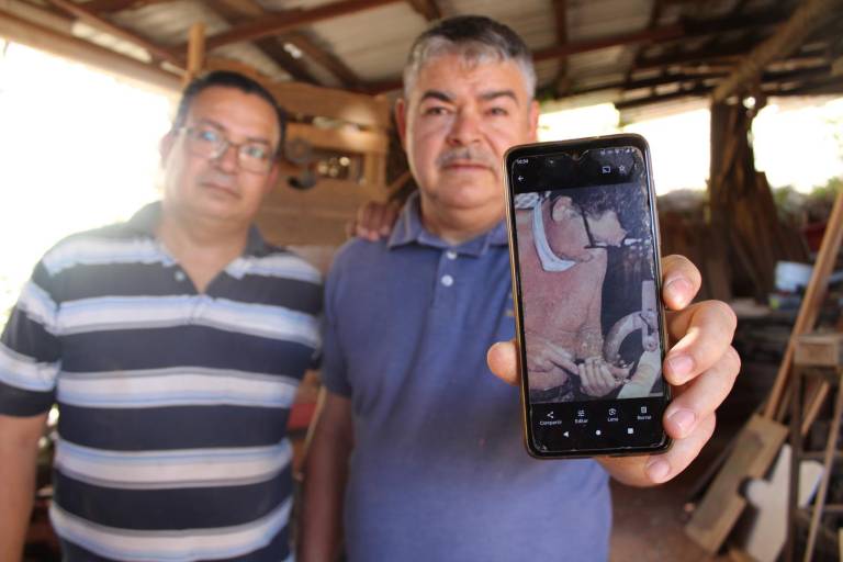 Felipe y Jesús Manuel mantienen en Concordia la pasión heredada de su padre: la carpintería