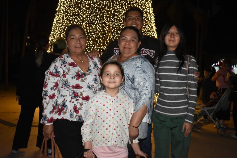 Despiden las luces más brillantes del Botánico