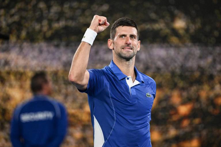 Djokovic borda su centenario en Australia con contundente triunfo