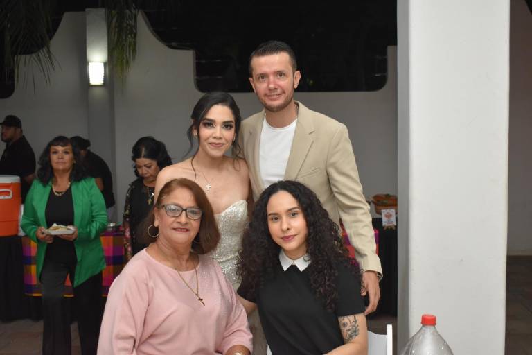 Despiden Alegría Peña y Manuel de Jesús Serrano su soltería