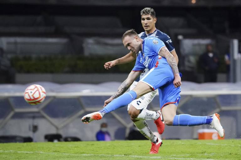 Cruz Azul es víctima de sus errores y cae ante Pachuca en el Azteca
