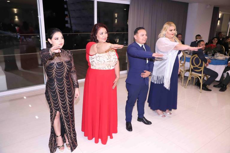 Abogados hacen un brindis por un buen año 2023