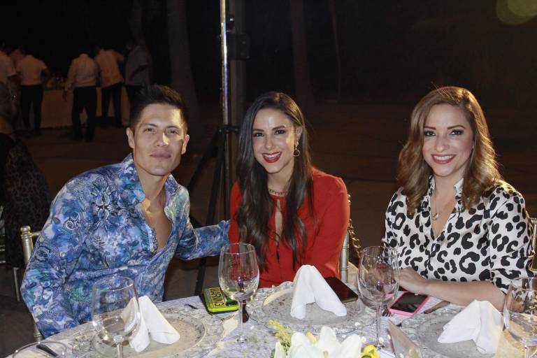 Entregan Premio al Mérito Filantrópico y Valor de Excelencia