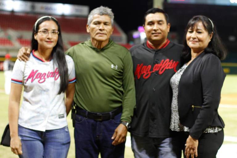 Rinde Venados homenaje a la trayectoria del fotoperiodista Andrés García