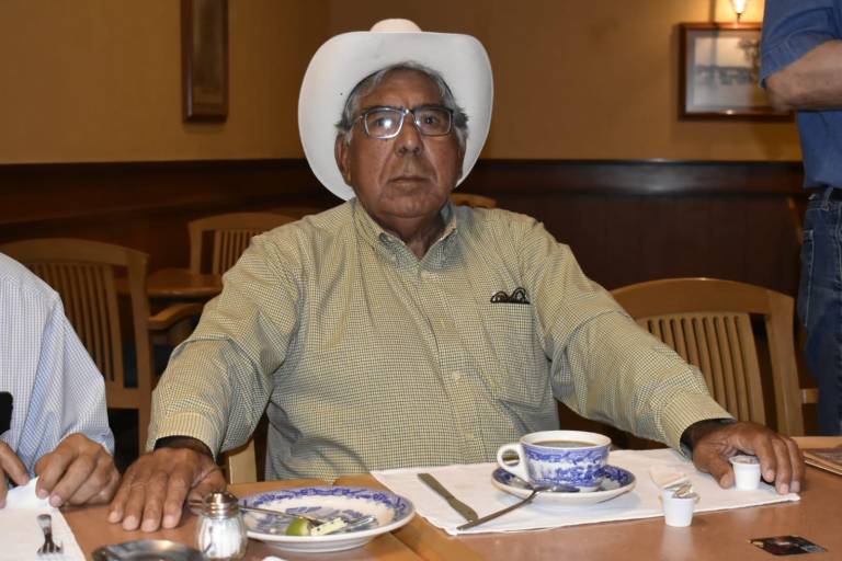 El grupo de amigos de la Prevocacional convive en un desayuno