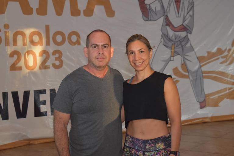 Disfrutan miembros de Ludus Magnus y FIAMA de una sesión de acondicionamiento masivo