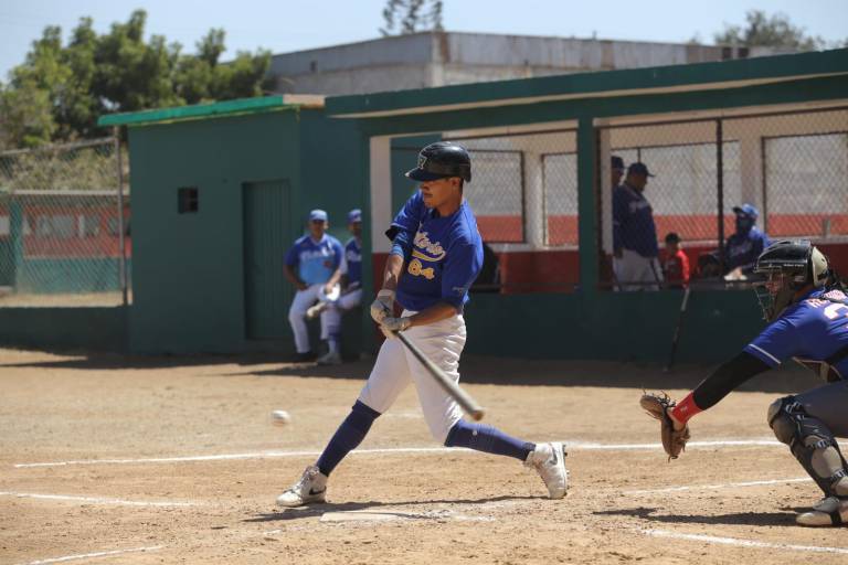 ISSSTE suda en serio para vencer a SCD-Dizapama en el beisbol Burócrata Federal