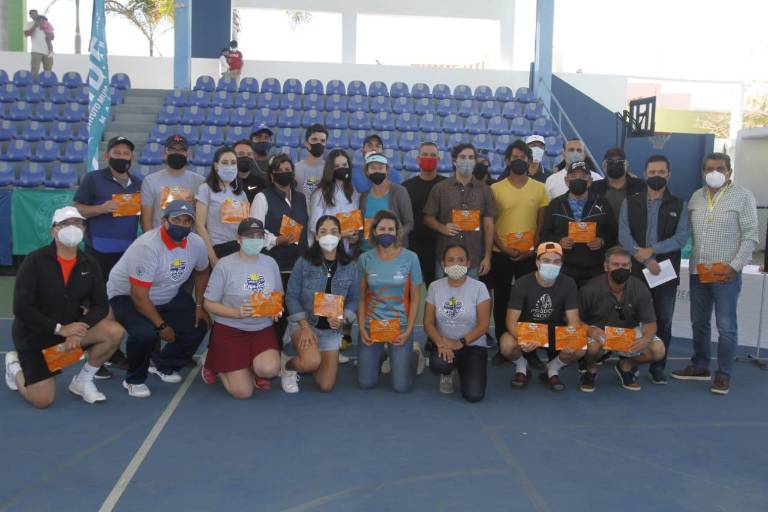 Premian a ganadores del Torneo de Tenis Bajo Techo Mazatlán Open 2021