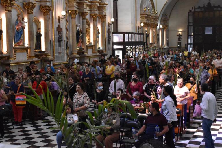 Aclaman a Cristo en la tradicional Misa de Domingo de Ramos