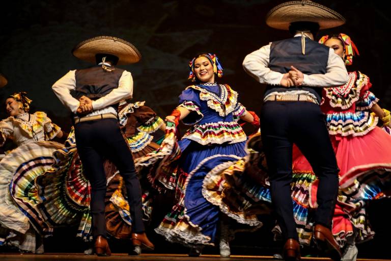 Recrea la Compañía Folclórica las fiestas decembrinas en México