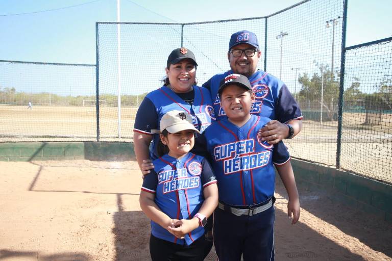 Carlos Guzmán, el ‘padre’ de decenas de niños Súper Héroes