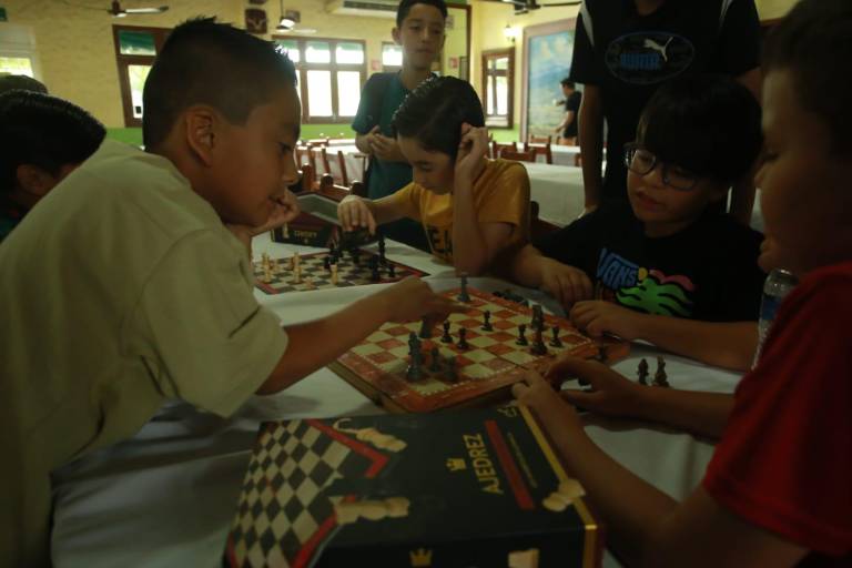 Jaime España y Virat Kattel conquistan Torneo Amigos del Ajedrez