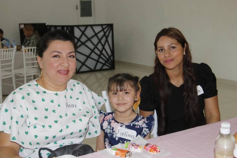 Con rifas, música y regalos Ganac celebra a los niños en su día