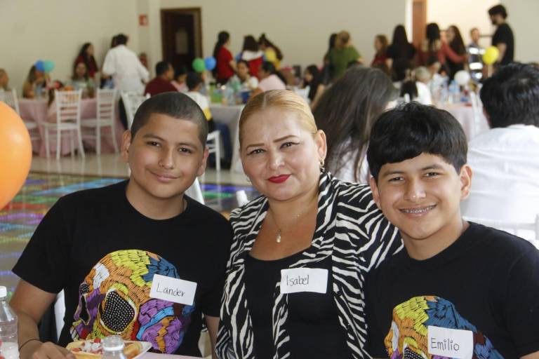 Con rifas, música y regalos Ganac celebra a los niños en su día