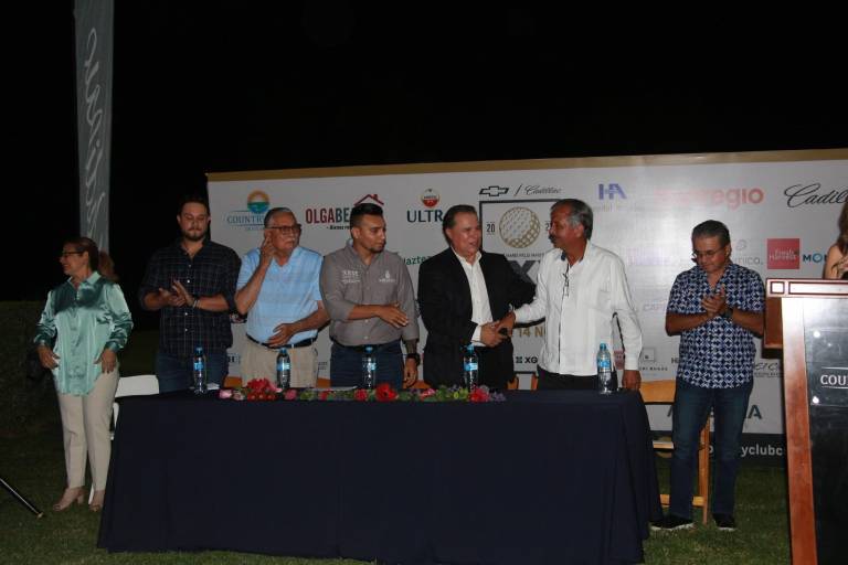 Golfistas viven amistosa competencia en el Country Club de Culiacán