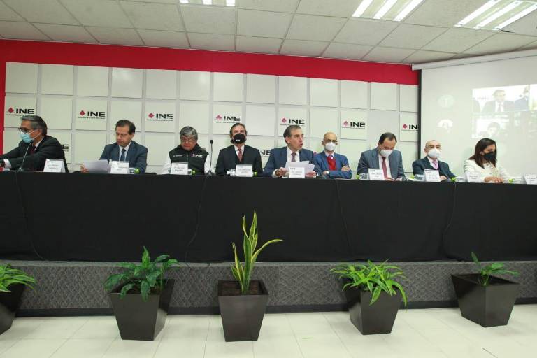 Los 11 consejeros del INE advierten peligro en operación de elecciones con reforma
