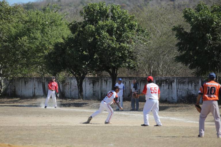 Sigue la actividad del Rey de los Deportes, en Club Chololos