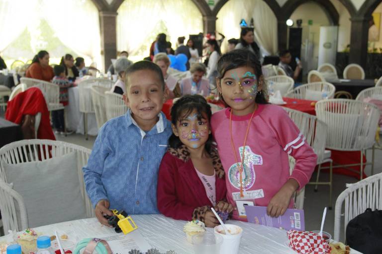 Celebra Ganac su tradicional posada navideña