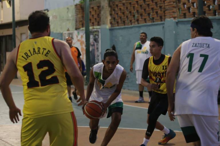 Mariscos El Pirata se lleva el botín en Baloncesto Empresarial