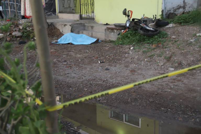 Motociclista pierde la vida al derrapar en Mazatlán