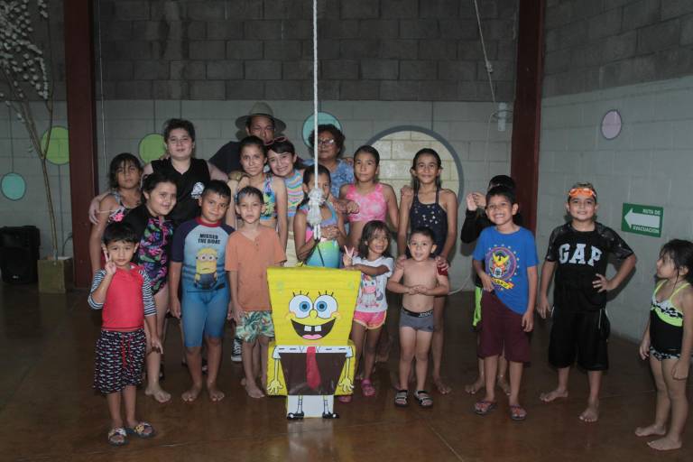Cristina Ochoa disfruta una divertida piscinada