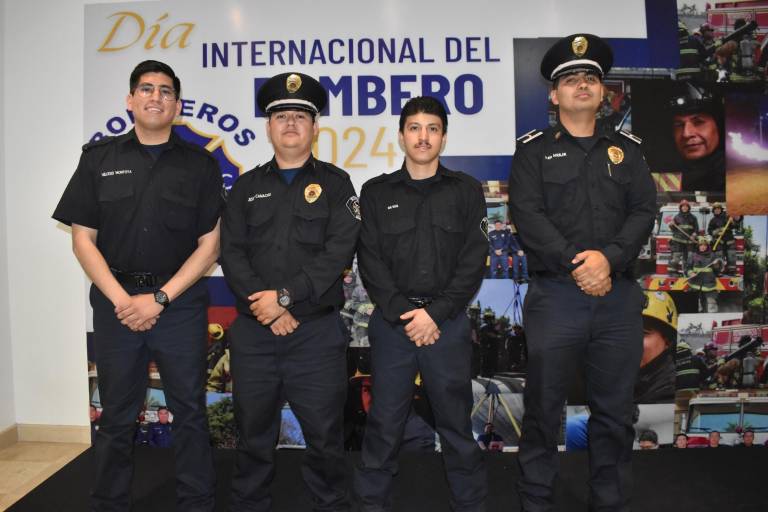 Celebran bomberos su día con reconocimientos y ascensos
