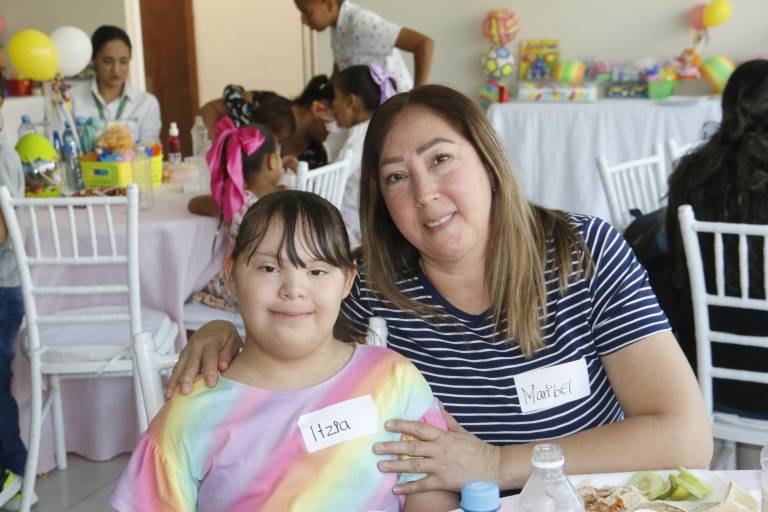 Con rifas, música y regalos Ganac celebra a los niños en su día