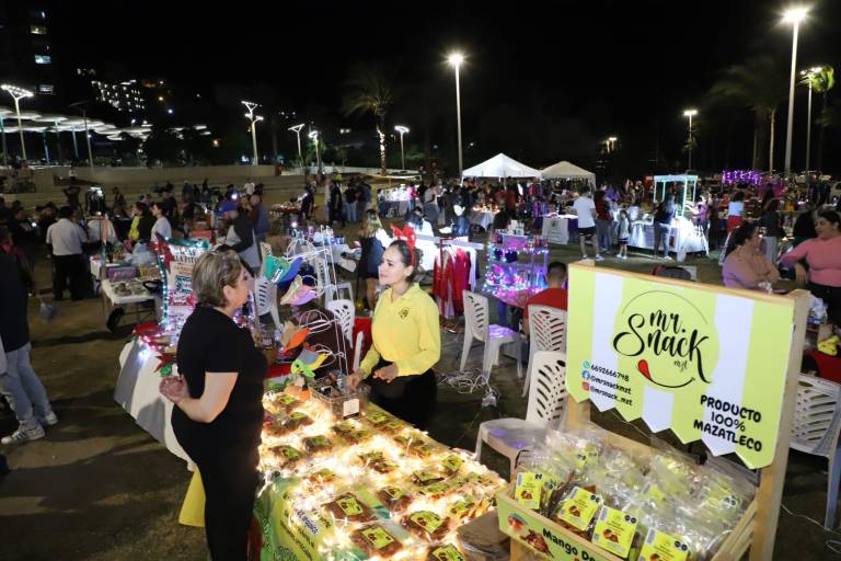 Realizan Bazar Navideño 79 emprendedores de Mazatlán