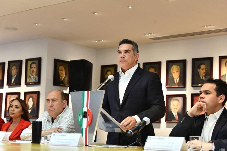 AMLO pide a diputados priistas desobedecer a Alejandro Moreno, líder del partido