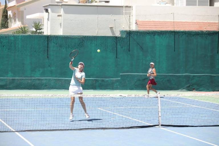 Atienden al llamado tenistas para Nancy Grimes de Semana Santa