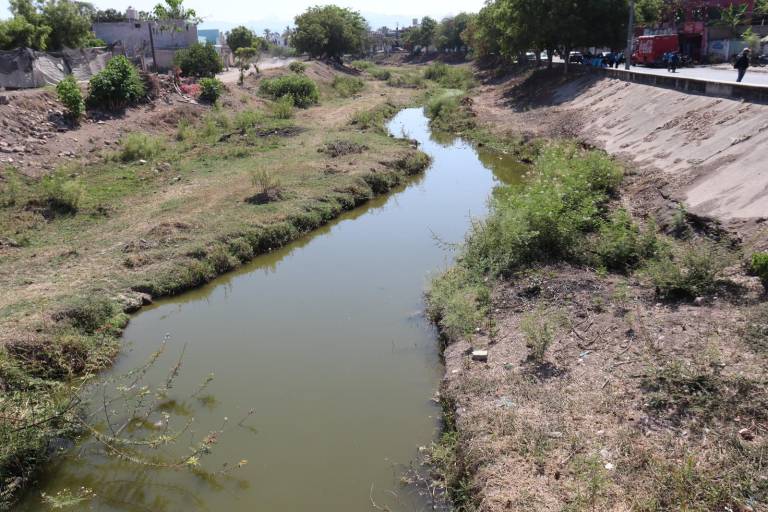 Con limpieza del arroyo Buñigas, participa de UTEsc en Jornada Nacional de Tequios por la Paz, que impulsa la Presidencia de la República.