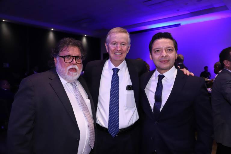 El empresario Rodolfo Madero Rodríguez recibe el Galardón Canacintra 2022